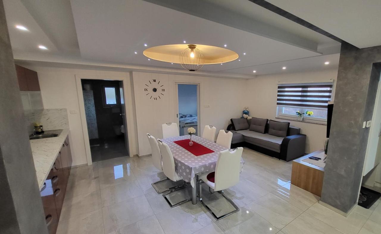 Apartma Lara Lesicno Екстер'єр фото